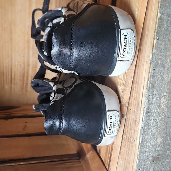 Coach Trainers, Signature Black, Gray, And White, Size 7.5 - Picture 16 of 16